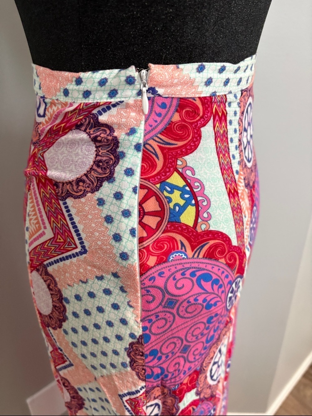 MINKPINK Pink Multi Geometric Print Maxi Skirt with 4 Side Slit - Picture 9 of 9